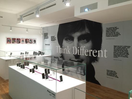 Apple Museum di praga Storia